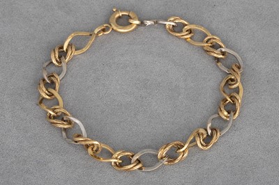 Lot 58 - A 14CT GOLD CURB LINK BRACELET, 5.6 g