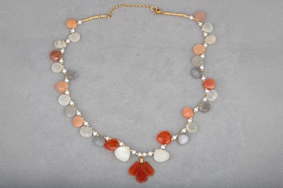 Lot 156 - A CARNELIAN AND CHALCEDONY BEADED NECKLACE,...