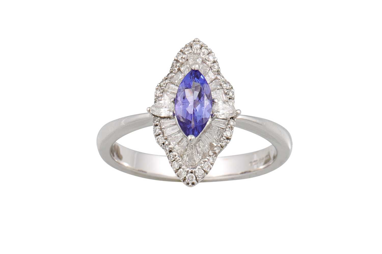 Lot 276 - A DIAMOND AND TANZANITE CLUSTER RING, marquise...