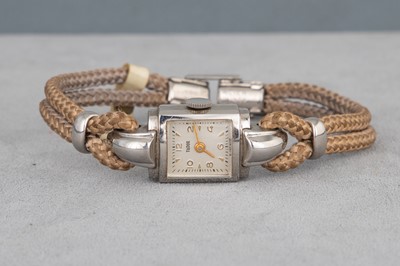 Lot 134 - A VINTAGE STAINLESS STEEL LADY'S TUDOR WRISTWATCH