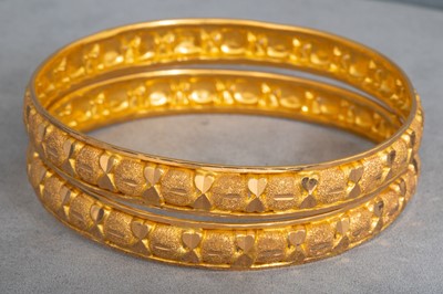 Lot 183 - A PAIR OF HIGH CARAT YELLOW GOLD BANGLES, 23.1...