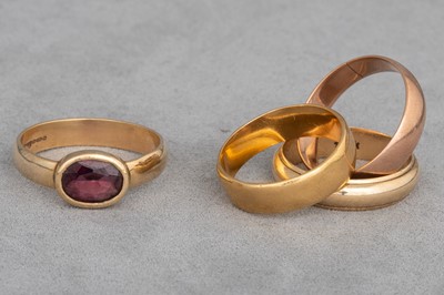 Lot 184 - FOUR GOLD BAND RINGS, one stone set, 15.4 g.