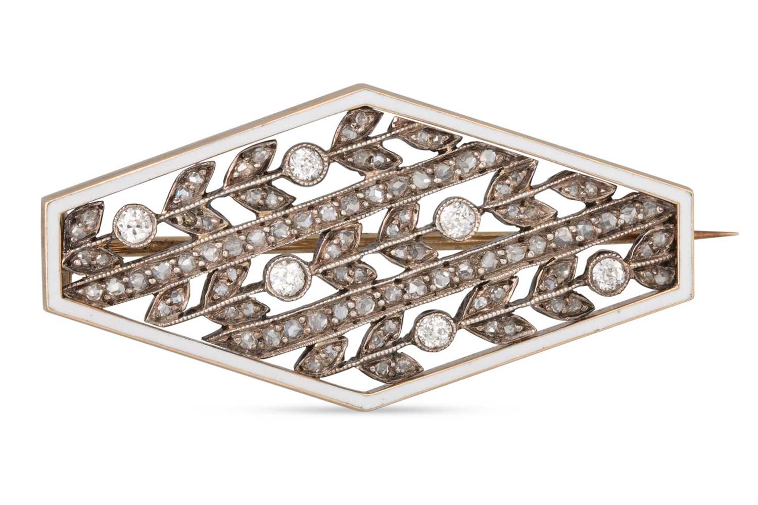 Lot 342 - AN ANTIQUE DIAMOND AND ENAMEL PLAQUE BROOCH,...
