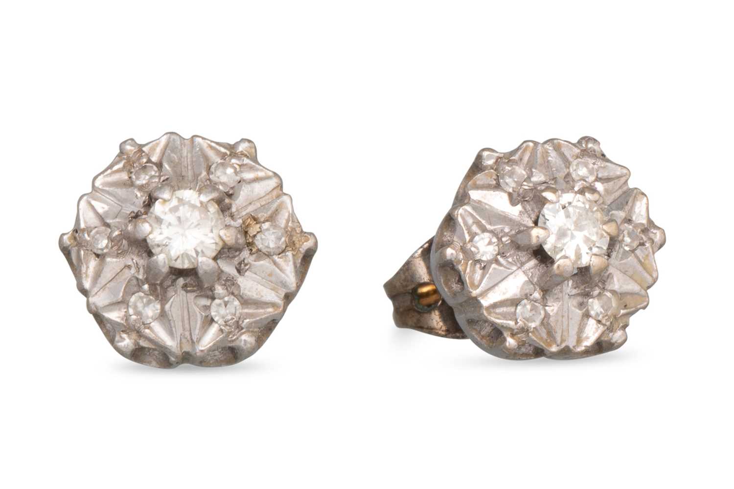 Lot 46 - A PAIR OF DIAMOND CLUSTER EARRINGS, illusion...