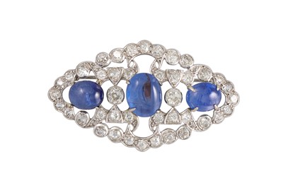 Lot 436 - AN ANTIQUE SAPPHIRE AND DIAMOND BROOCH,...