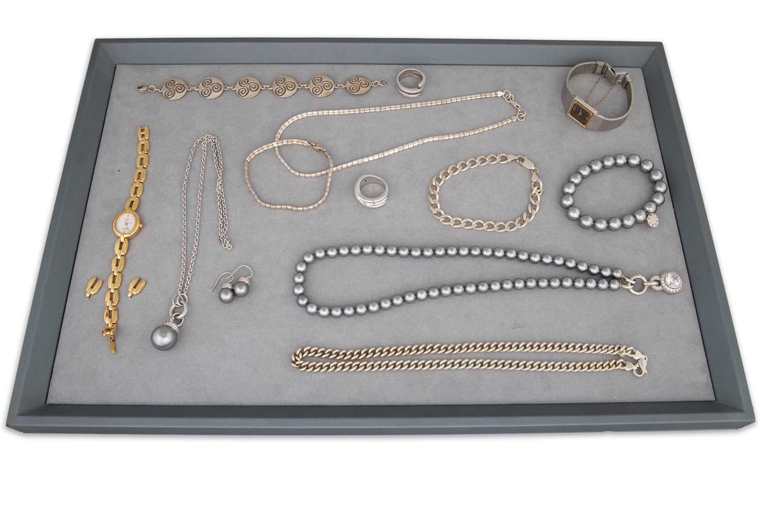 Lot 277 - A COLLECTION OF SILVER JEWELLERY, to include a...