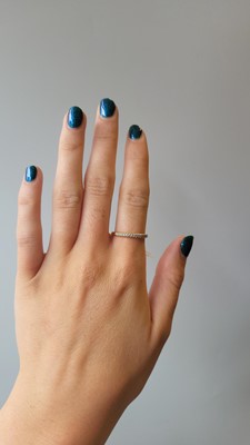 Lot 6 - A DIAMOND HALF ETERNITY RING, the round...