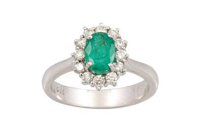Lot 305 - AN EMERALD AND DIAMOND CLUSTER RING, of oval...