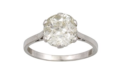 Lot 346 - A DIAMOND SOLITAIRE RING, the old cut diamond...