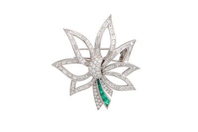 Lot 250 - A DIAMOND AND EMERALD BROOCH OF FLOWER FORM,...