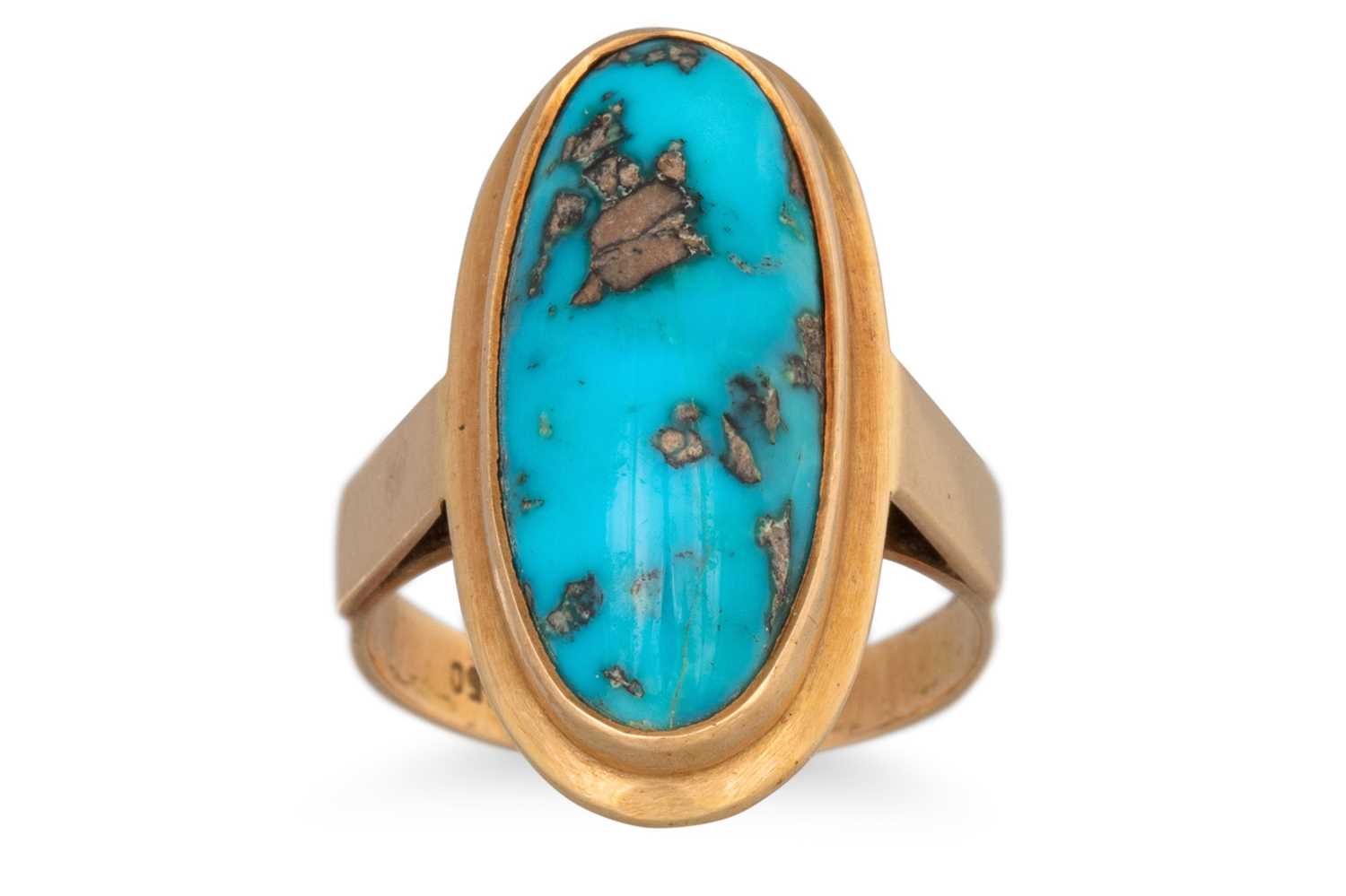 Lot 200 - A TURQUOISE RING, mounted in yellow gold, size...