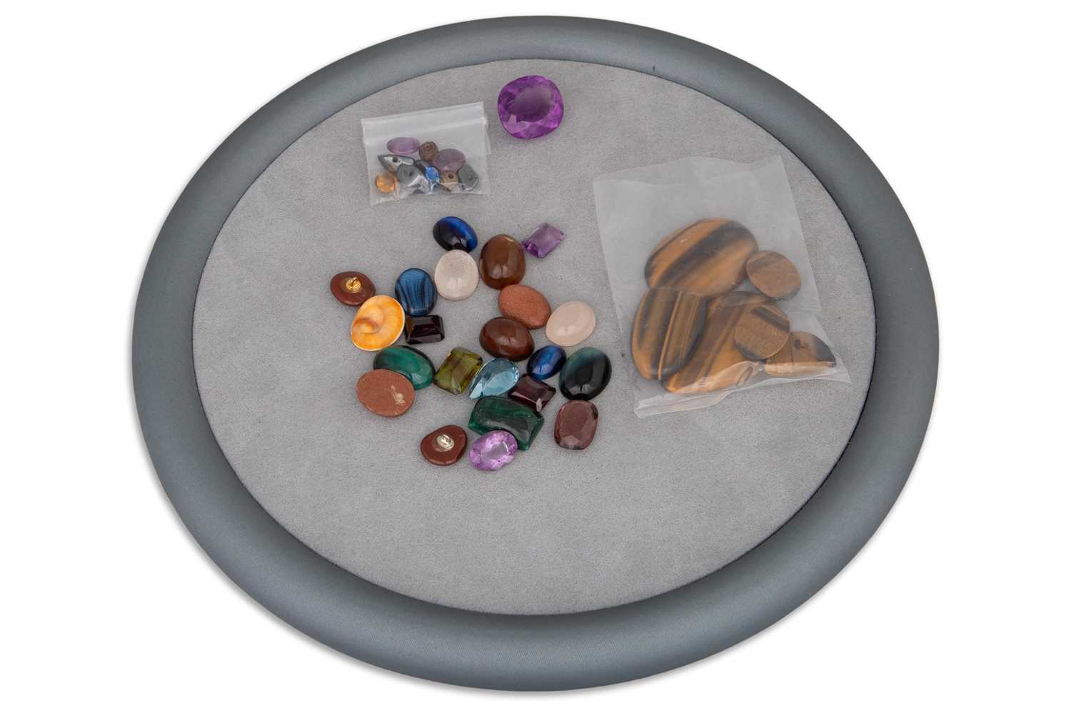 Lot 13 - A COLLECTION OF UNMOUNTED GEM STONES, to...