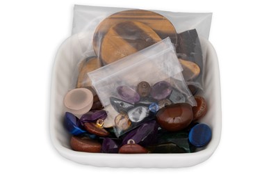 Lot 13 - A COLLECTION OF UNMOUNTED GEM STONES, to...
