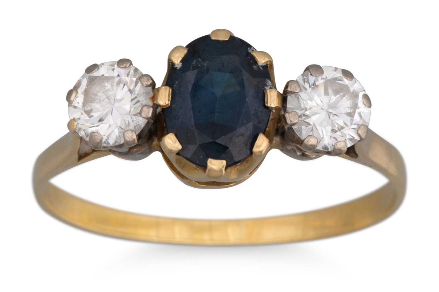 Lot 40 - A DIAMOND AND SAPPHIRE THREE STONE RING,...