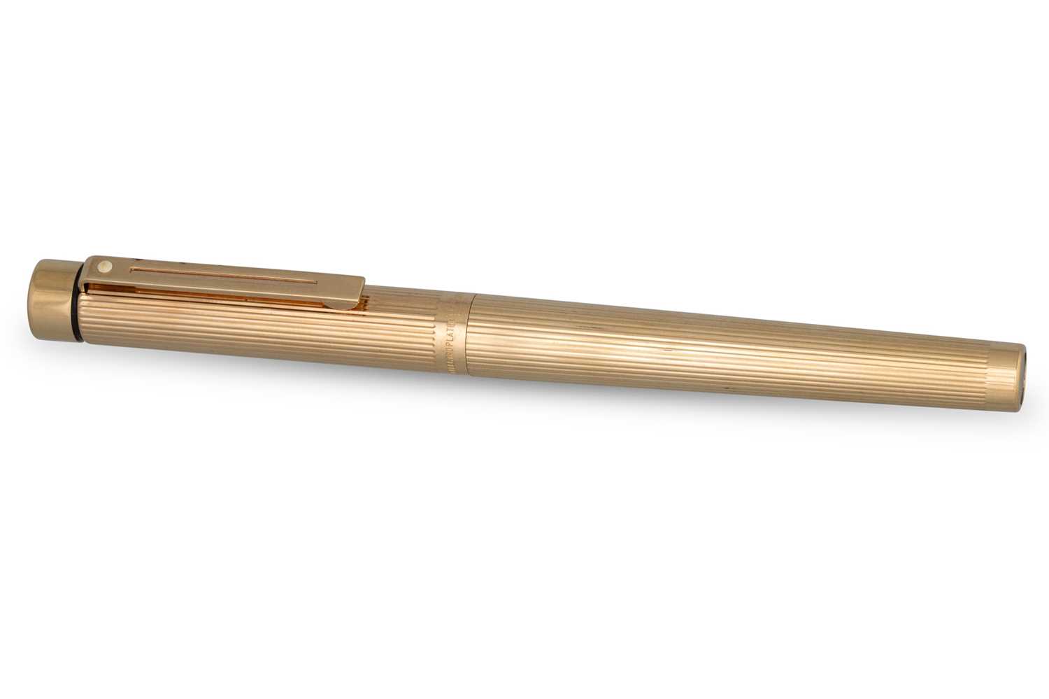 Lot 243 - A GOLD PLATED SHEAFFER FOUNTAIN PEN, 14ct gold...