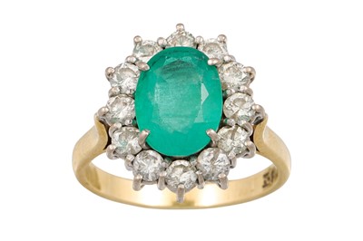 Lot 328 - AN EMERALD AND DIAMOND CLUSTER RING, the oval...