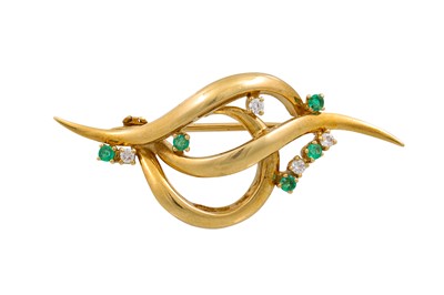 Lot 331 - AN EMERALD AND DIAMOND BROOCH, shaped openwork...