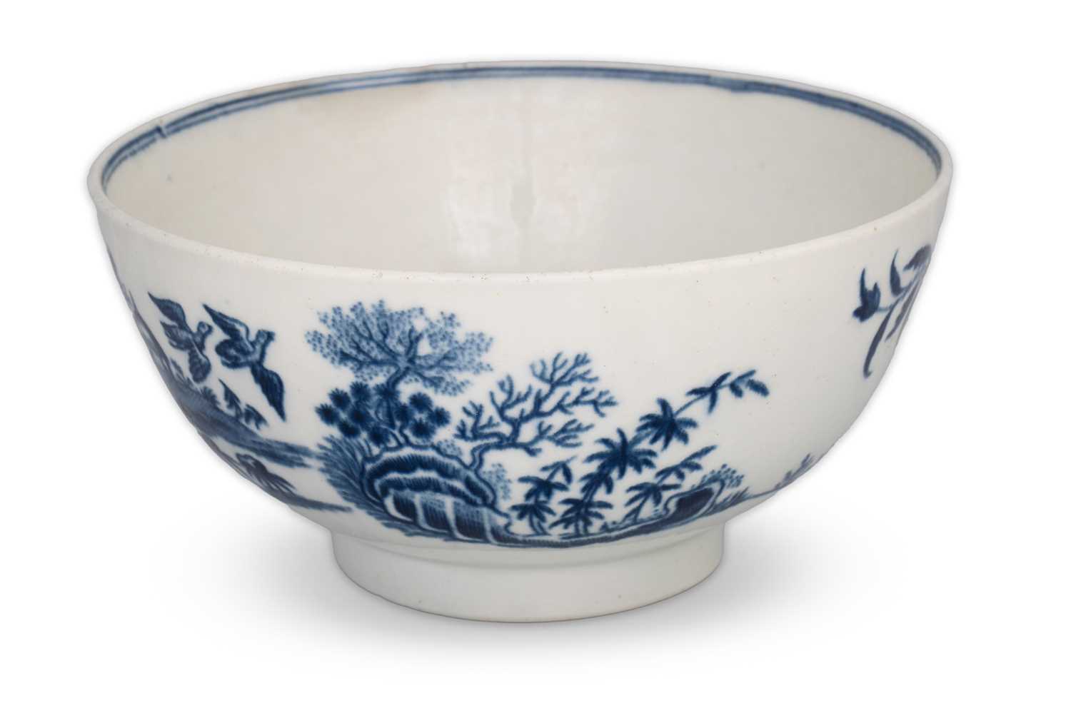 Lot 253 - A GEORGE III WORCESTER BLUE WHITE 6" PORCELAIN...
