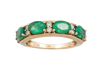 Lot 335 - A FOUR STONE EMERALD RING, set with diamond...