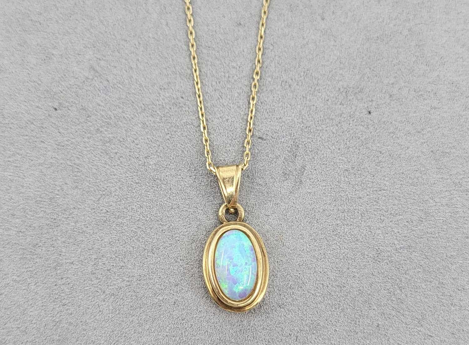 Lot 59 - A 14CT GOLD AND SYNTHETIC OPAL PENDANT, with...