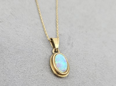 Lot 59 - A 14CT GOLD AND SYNTHETIC OPAL PENDANT, with...