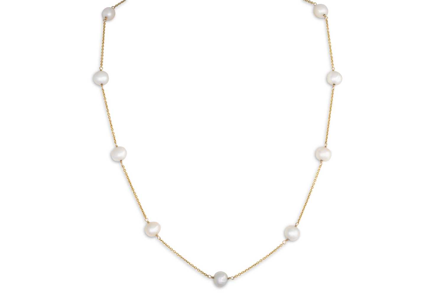 Lot 61 - A CULTURED PEARL NECKLACE, the pearls linked...