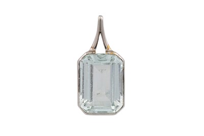 Lot 342 - AN AQUAMARINE PENDANT, mounted in white gold