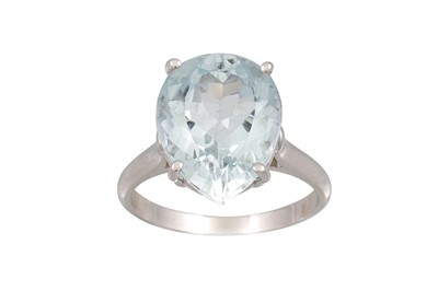 Lot 343 - A BLUE TOPAZ SET RING, mounted in gold