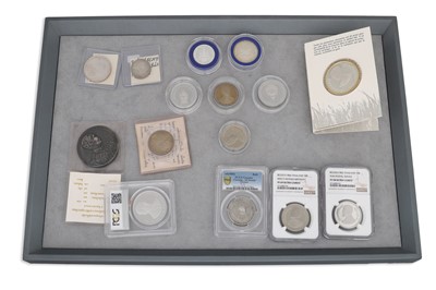 Lot 438 - 15 SILVER PROOF COINS AND UNC, including 4...