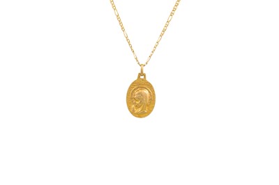 Lot 364 - AN 18CT YELLOW GOLD RELIGIOUS PENDANT, on a...