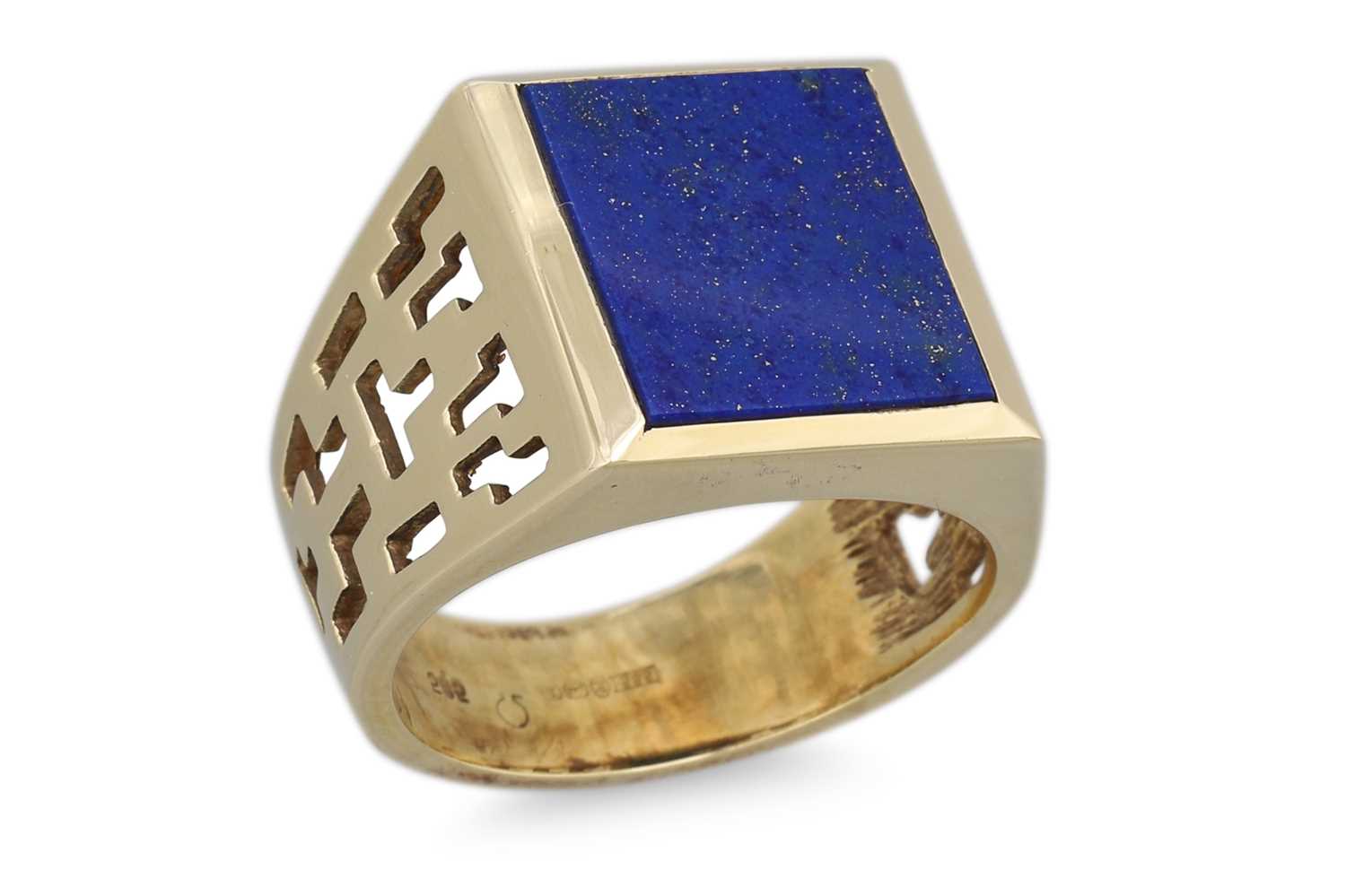 Lot 41 - A 1970'S LAPIS LAZULI RING, mounted in 14ct...