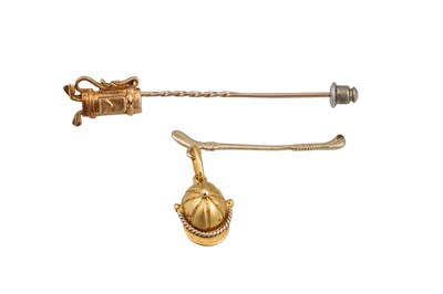 Lot 365 - A GOLD JOCKEY CAP BROOCH, together with a...