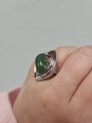 Lot 169 - AN UNUSUAL DESIGN 1970'S GREEN GEM STONE RING,...
