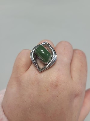 Lot 169 - AN UNUSUAL DESIGN 1970'S GREEN GEM STONE RING,...