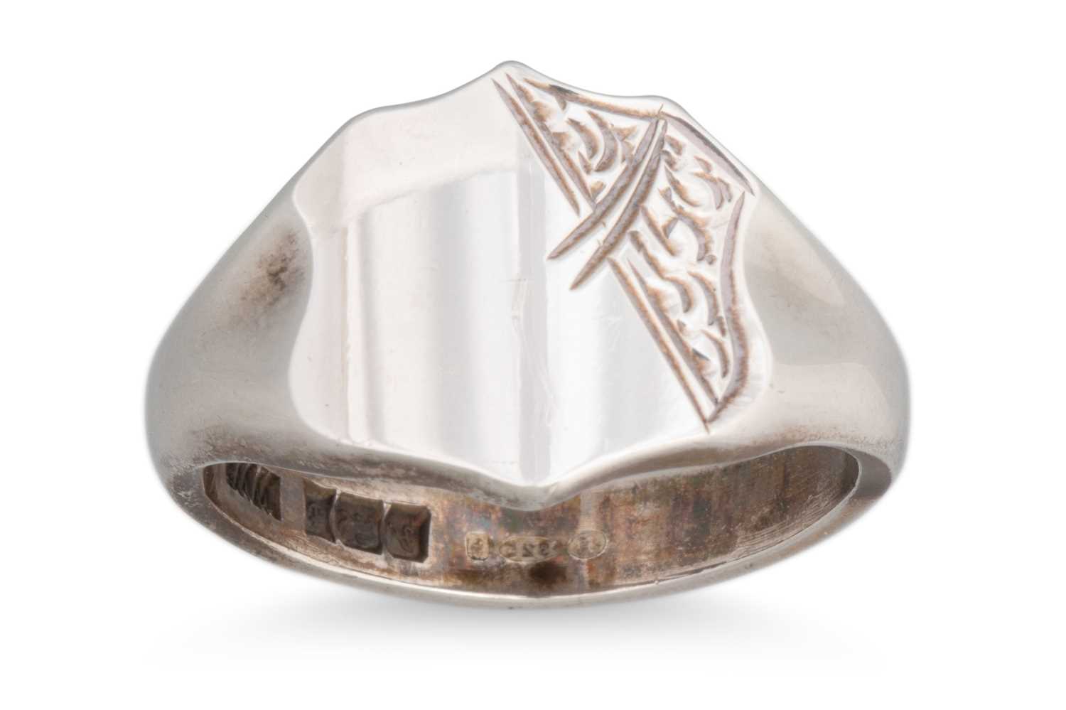 Lot 170 - A VINTAGE SILVER SIGNET RING, Birmingham 1975,...
