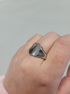 Lot 170 - A VINTAGE SILVER SIGNET RING, Birmingham 1975,...