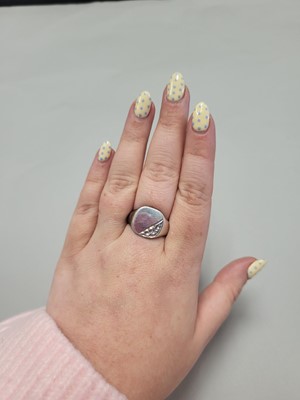 Lot 171 - A VINTAGE SILVER SIGNET RING, 7 g. Size: S - T