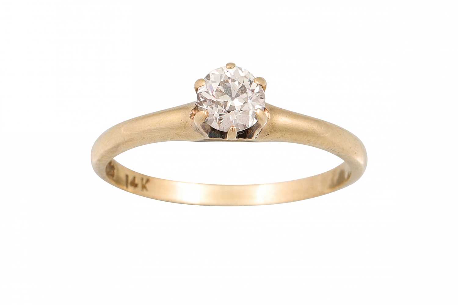 Lot 188 - A DIAMOND SOLITAIRE RING, the old cut diamond...