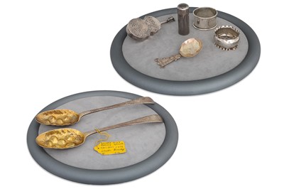 Lot 474 - A COLLECTION OF SILVER ITEMS, to include a...