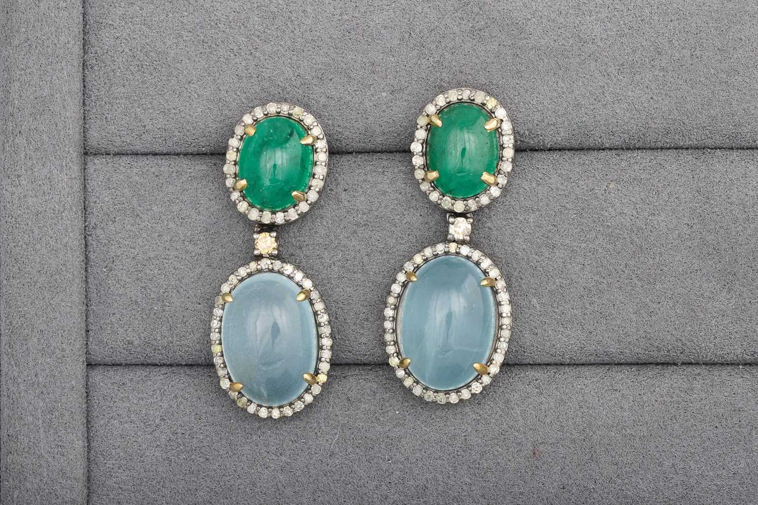 Lot 67 - A PAIR OF CABOCHON EMERALD AND AQUAMARINE DROP...