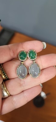 Lot 67 - A PAIR OF CABOCHON EMERALD AND AQUAMARINE DROP...