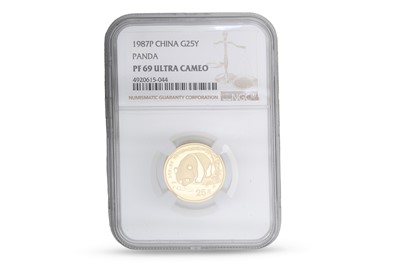 Lot 455 - A 1987 CHINA QUARTER OZ 25 YUAN GOLD PANDA...