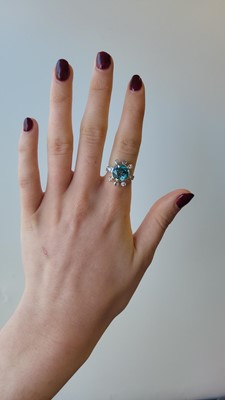Lot 351 - A VINTAGE ZIRCON AND DIAMOND CLUSTER RING, the...