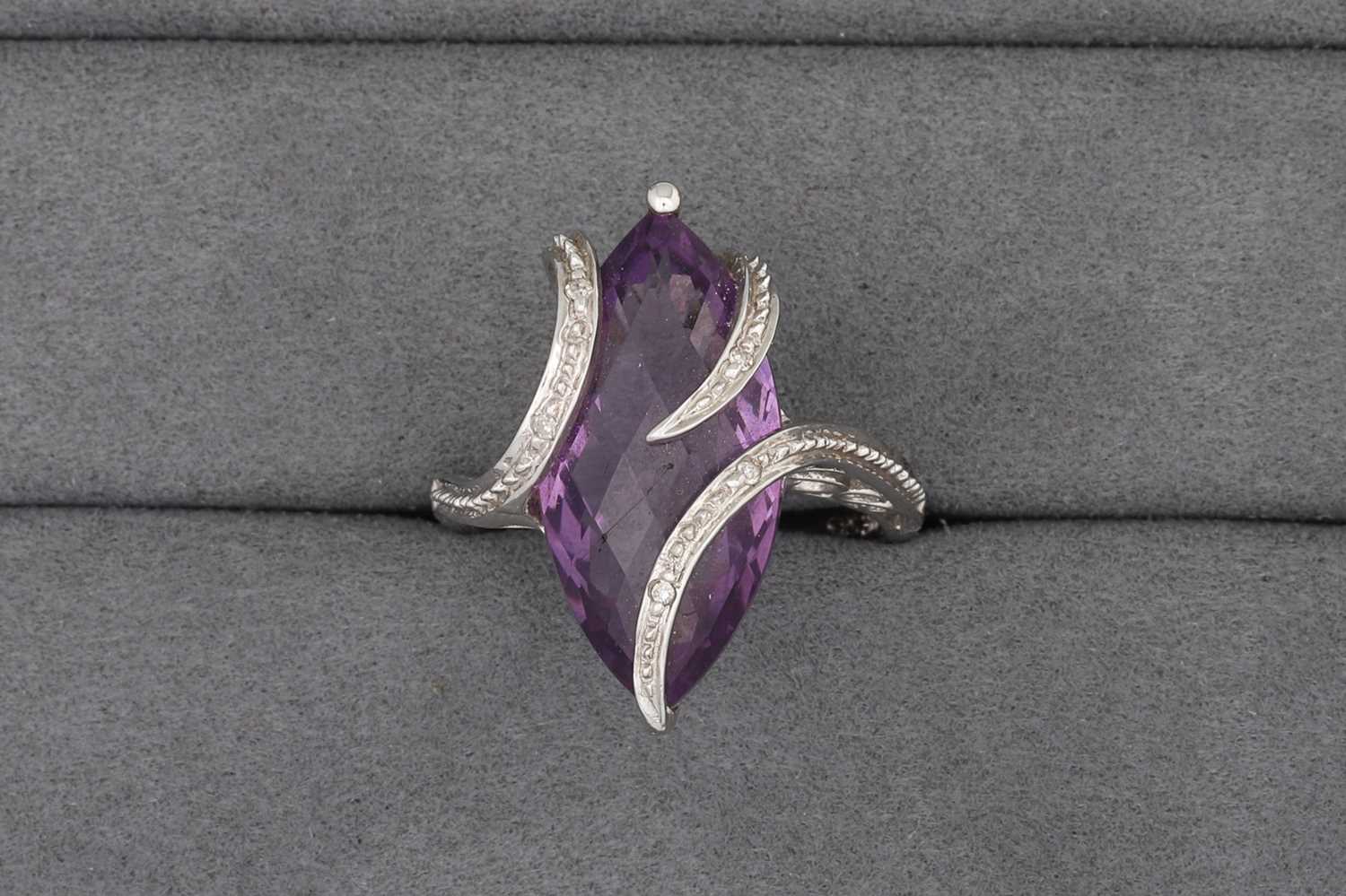 Lot 77 - A MARQUISE CUT AMETHYST SET RING, diamond...