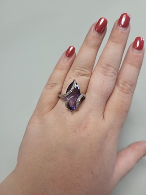 Lot 77 - A MARQUISE CUT AMETHYST SET RING, diamond...