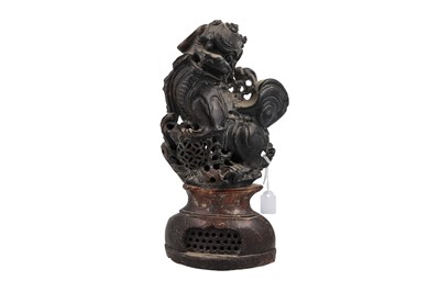 Lot 462 - A DOG OF FO CARVING