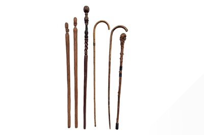 Lot 492 - A MAHOGANY WALKING STICK, with a carved...