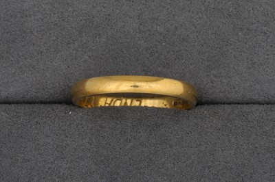 Lot 4 - AN 18CT YELLOW GOLD BAND RING, 2 g, size M