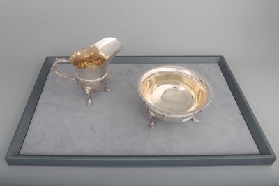 Lot 226 - A FINE QUALITY MODERN IRISH SILVER CIRCULAR...