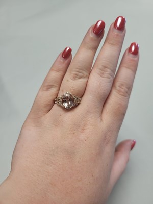 Lot 87 - A MORGANITE AND DIAMOND CLUSTER RING, mounted...